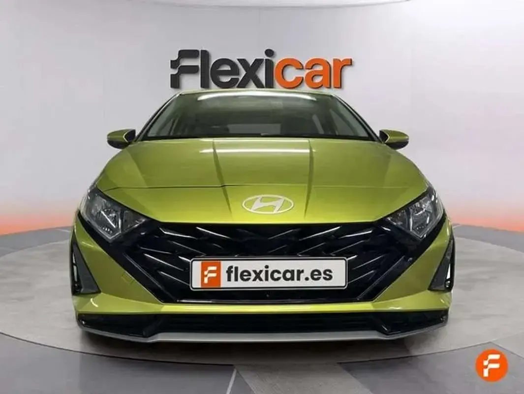 Usado Hyundai i20 101 CV (74 kW) 2024 Verde Utilitario