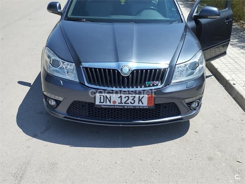 Gris / plata Usado 2009 Skoda Octavia RS Berlina | 11.750 € - Imagen 1/4