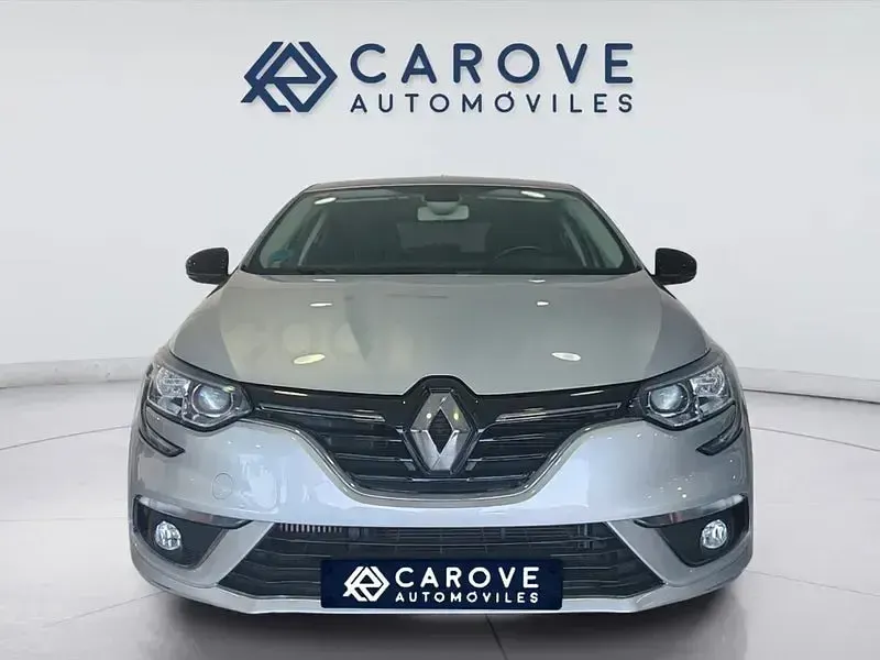Usado Renault Mégane 100 CV (73 kW) 2018 Gris / plata Berlina