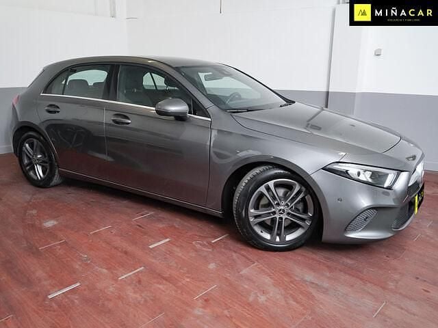 Usado Mercedes A180 Business 116 CV (85 kW) 2020 Gris Utilitario