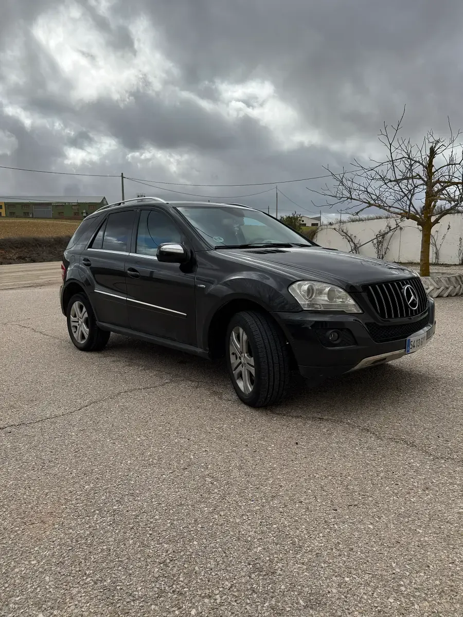 Usado Mercedes ML300 204 CV (150 kW) 2010 Negro SUV