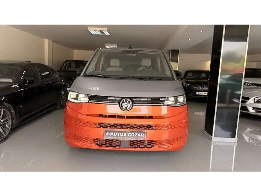 Usado VW Multivan Life 150 CV (110 kW) 2024 Naranja Monovolumen