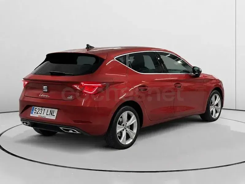 Usado Seat Leon FR 204 CV (150 kW) 2021 Rojo Berlina
