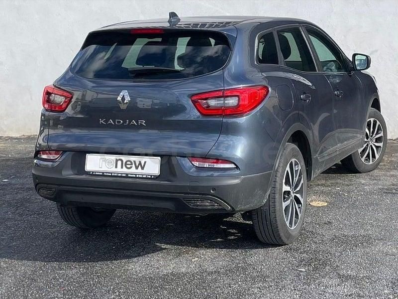 Usado Renault Kadjar Equilibre 140 CV (102 kW) 2022 Gris / plata SUV
