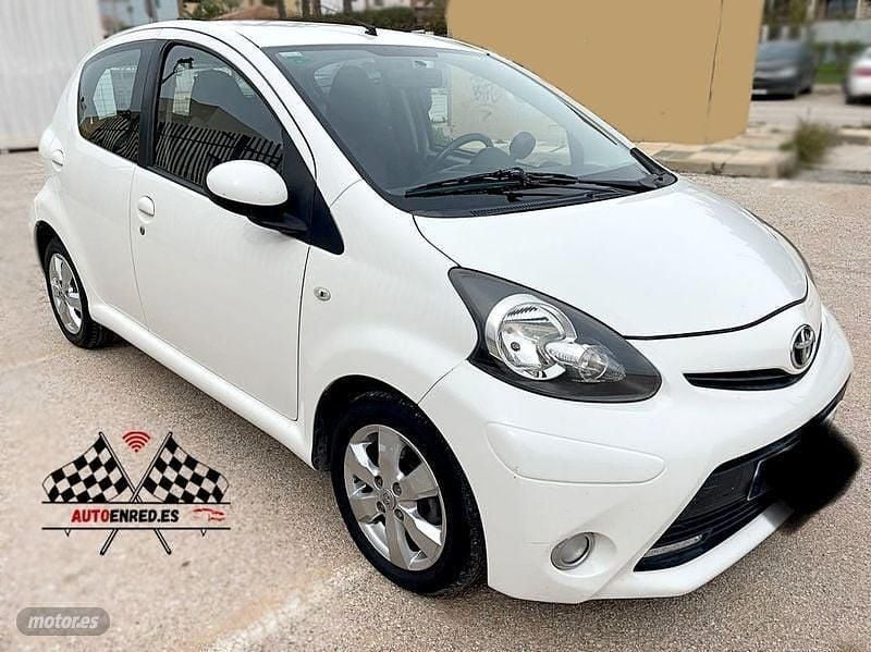 Usado Toyota Aygo City 68 CV (50 kW) 2012 Blanco Utilitario