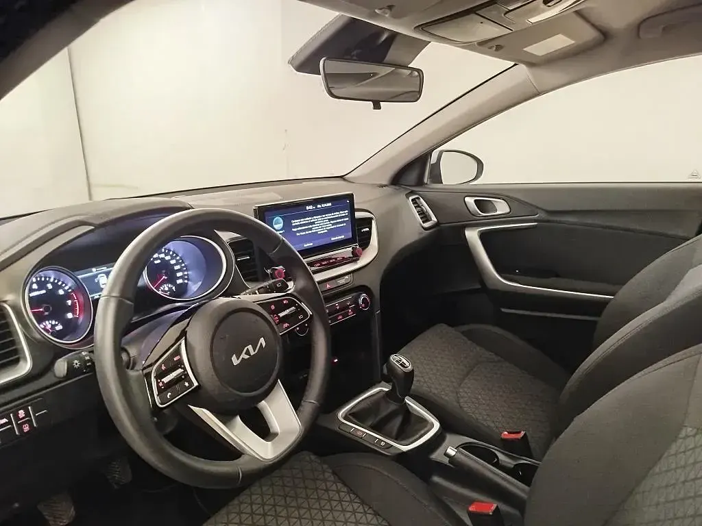 Usado Kia Ceed 100 CV (73 kW) 2024 Cassa white (wd) Utilitario
