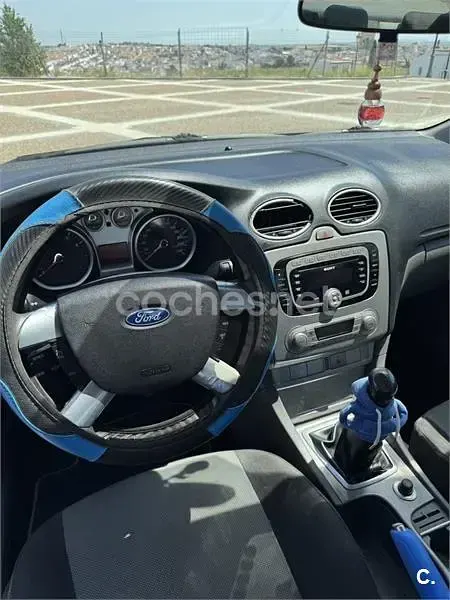 Usado Ford Focus Trend 100 CV (73 kW) 2010 Azul Berlina