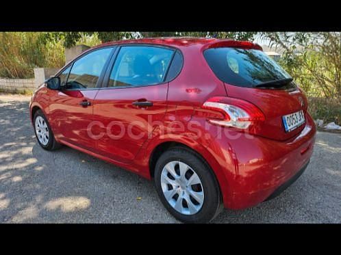 Usado Peugeot 208 Access 68 CV (50 kW) 2015 Granate Utilitario