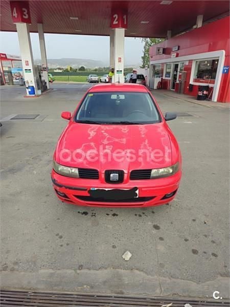 Usado Seat Leon Sport 110 CV (80 kW) 2002 Rojo Utilitario