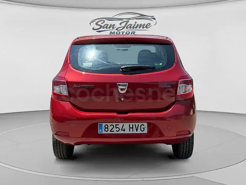 Usado Dacia Sandero Lauréate 75 CV (55 kW) 2014 Granate Berlina