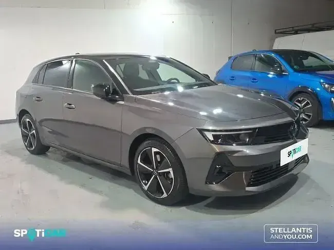 Usado Opel Astra 130 CV (95 kW) 2025 Gris Utilitario