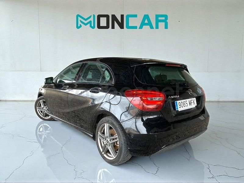Usado Mercedes A180 109 CV (80 kW) 2017 Negro Berlina