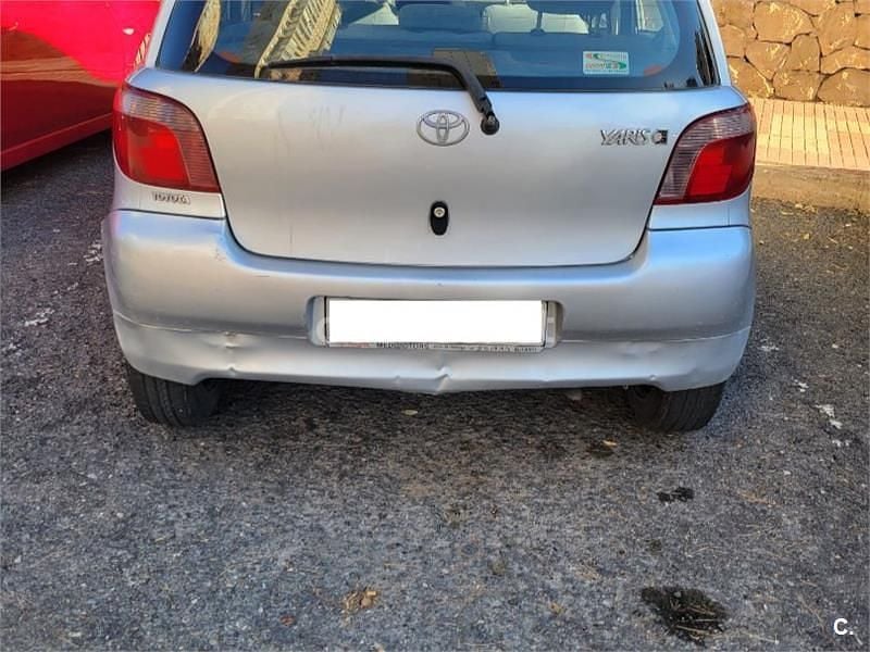 Gris / plata Usado 1999 Toyota Yaris Sol Berlina | 2200 € (Precio justo) - Imagen 1/4