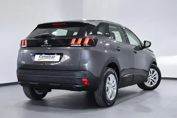 Usado Peugeot 3008 Active 130 CV (95 kW) 2022 Gris SUV