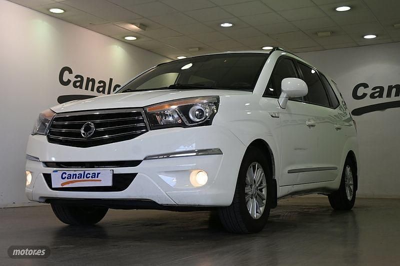 Blanco Usado 2015 Ssangyong (KGM) Rodius Limited Monovolumen | 13.925 € (Caro) - Imagen 1/4