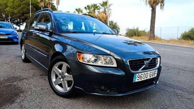 Usado Volvo V50 109 CV (80 kW) 2010 Plateado Familiar