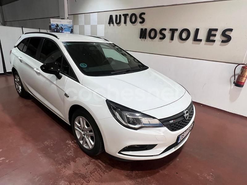 Blanco Usado 2017 Opel Astra Business Familiar | 5995 € (Precio justo) - Imagen 1/4