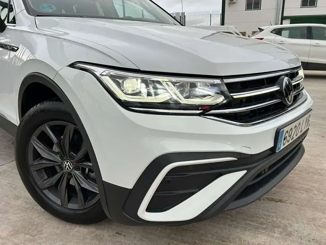 Usado VW Tiguan Allspace Life 150 CV (110 kW) 2022 Blanco SUV