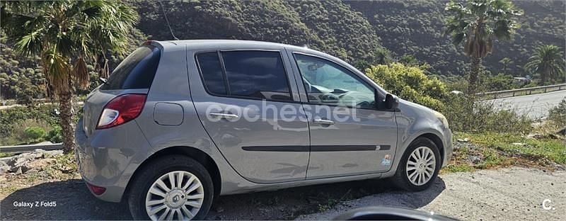 Usado Renault Clio IV Business 90 CV (66 kW) 2012 Gris / plata Berlina