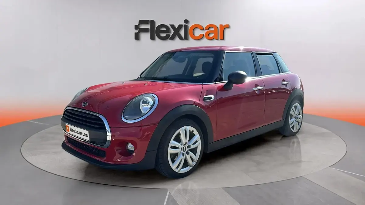 Usado Mini ONE 102 CV (75 kW) 2018 Rojo Utilitario