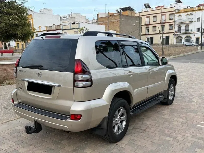 Usado Toyota Land Cruiser 173 CV (127 kW) 2008 Beige SUV