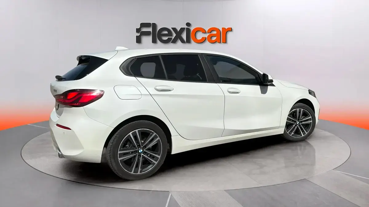 Usado BMW 118 150 CV (110 kW) 2022 Blanco Berlina