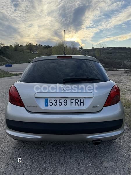 Usado Peugeot 207 90 CV (66 kW) 2007 Gris / plata Berlina