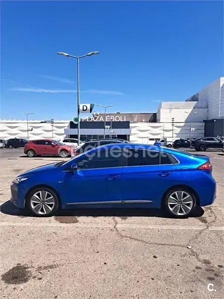 Usado Hyundai Ioniq 141 CV (103 kW) 2018 Azul Utilitario