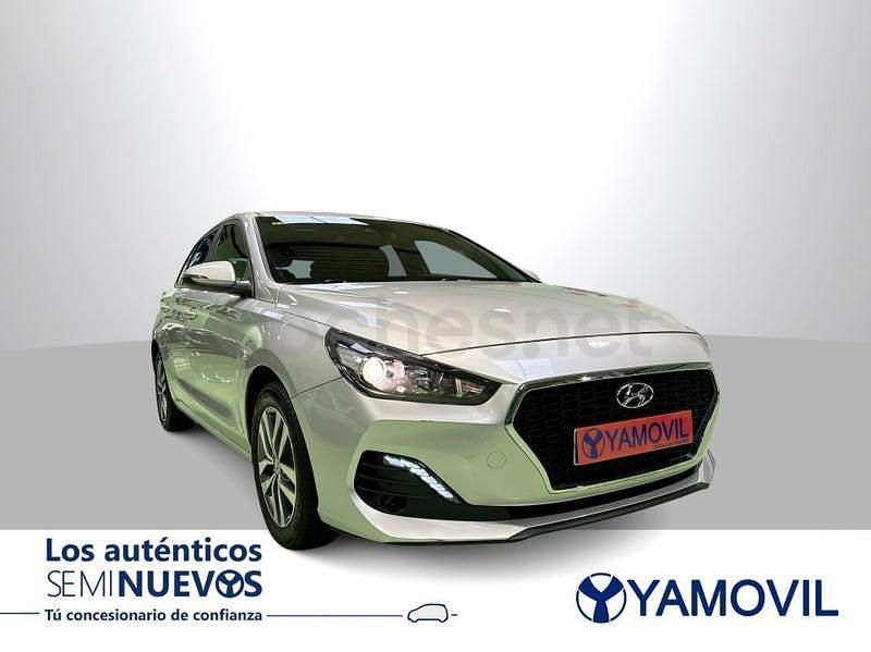 Usado Hyundai i30 120 CV (88 kW) 2021 Gris / plata Berlina