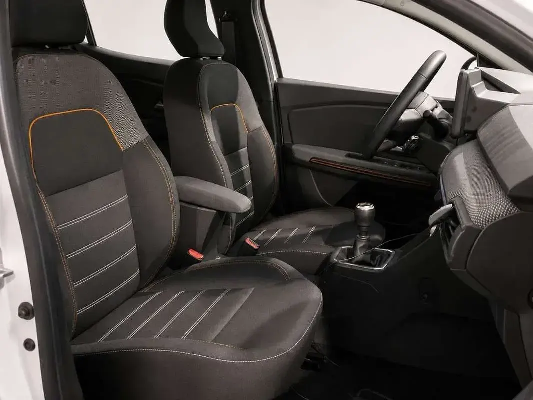 Usado Dacia Sandero Comfort 91 CV (66 kW) 2022 Blanco Utilitario