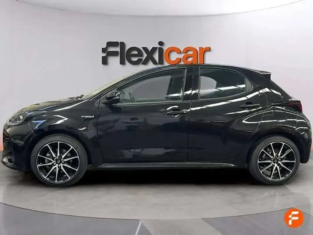 Usado Toyota Yaris Style 116 CV (85 kW) 2024 Negro Utilitario
