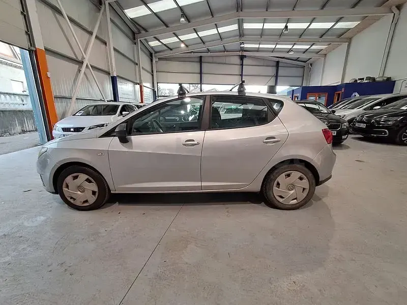 Usado Seat Ibiza Reference 70 CV (51 kW) 2011 Gris / plata Berlina