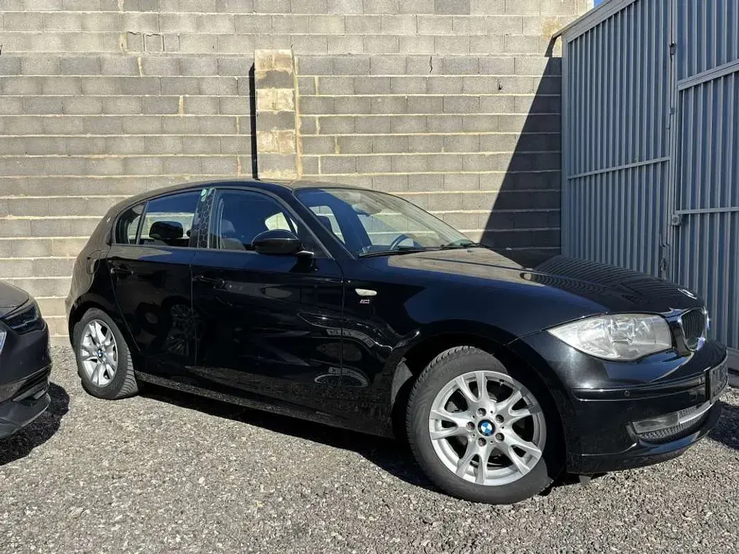 Usado BMW 118 143 CV (105 kW) 2010 Negro Utilitario