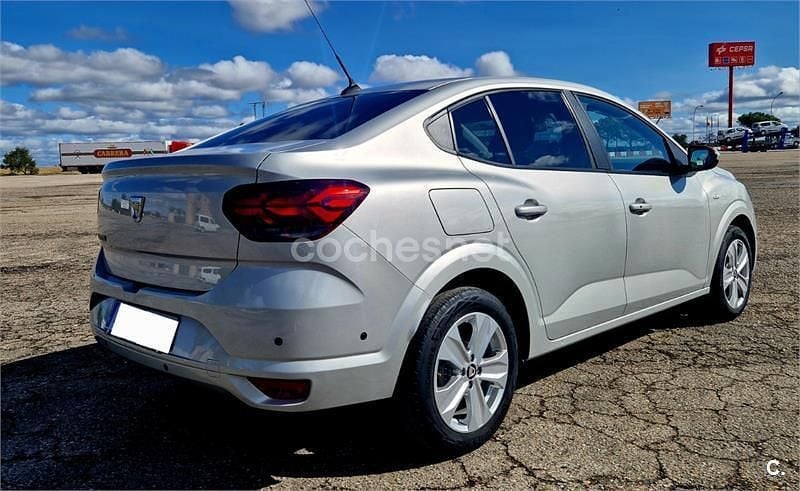 Usado Dacia Logan Comfort 100 CV (73 kW) 2021 Gris / plata Berlina