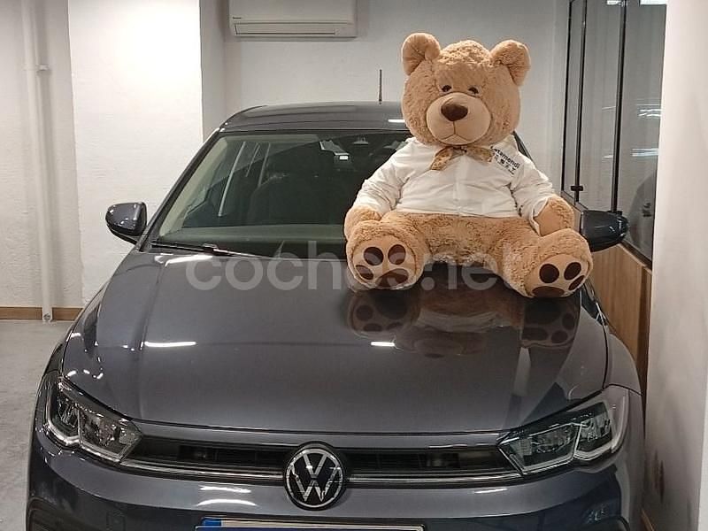 Usado VW Polo Life 110 CV (80 kW) 2021 Gris / plata Berlina