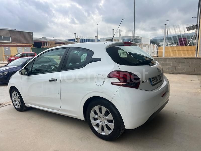 Usado Peugeot 208 Access 68 CV (50 kW) 2016 Blanco Utilitario