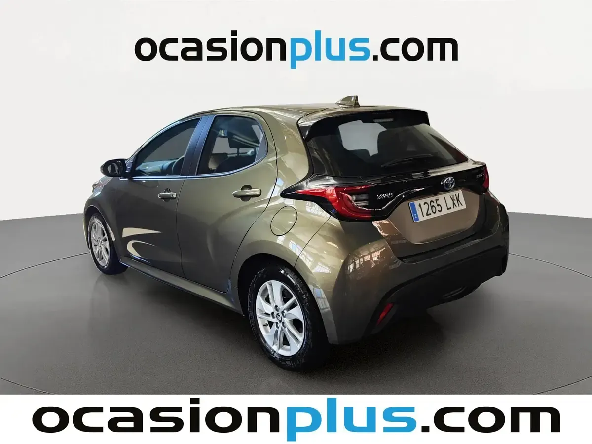 Usado Toyota Yaris Active 116 CV (85 kW) 2022 Gris Utilitario