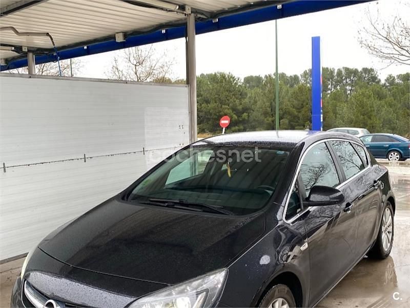 Usado Opel Astra Excellence 110 CV (80 kW) 2014 Negro Berlina