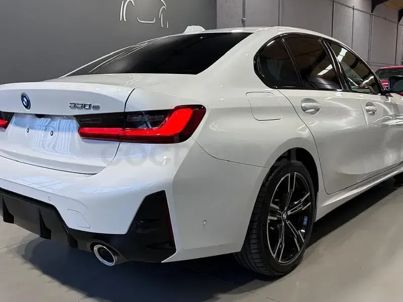 Usado BMW 330e Comfort Edition 292 CV (214 kW) 2025 Blanco Berlina