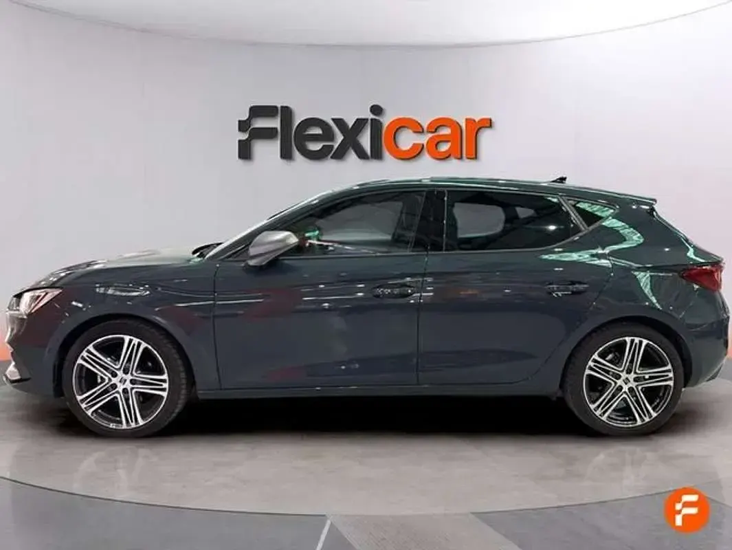 Usado Seat Leon FR 116 CV (85 kW) 2025 Gris Utilitario