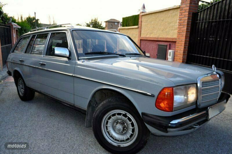 Usado Mercedes 240 73 CV (53 kW) 1983 Gris Familiar