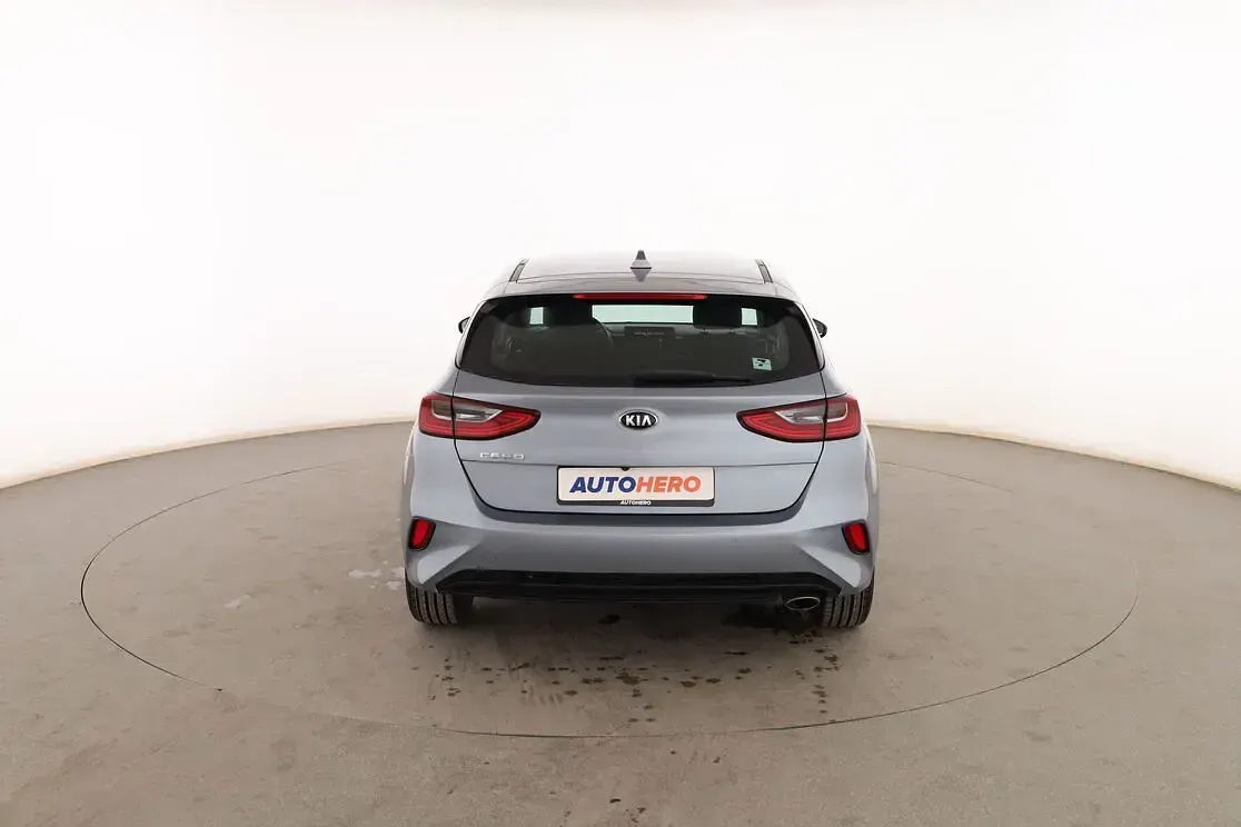 Usado Kia Ceed 120 CV (88 kW) 2021 Gris Utilitario