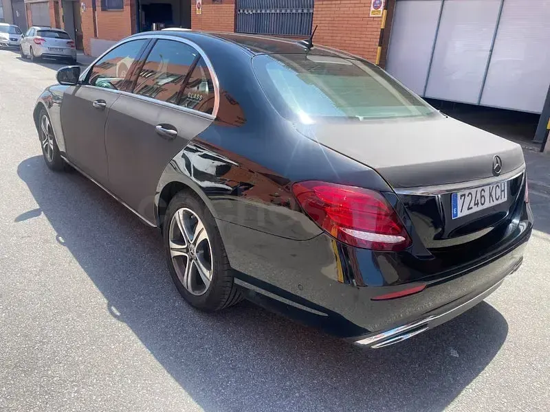 Usado Mercedes E200 150 CV (110 kW) 2017 Negro Berlina