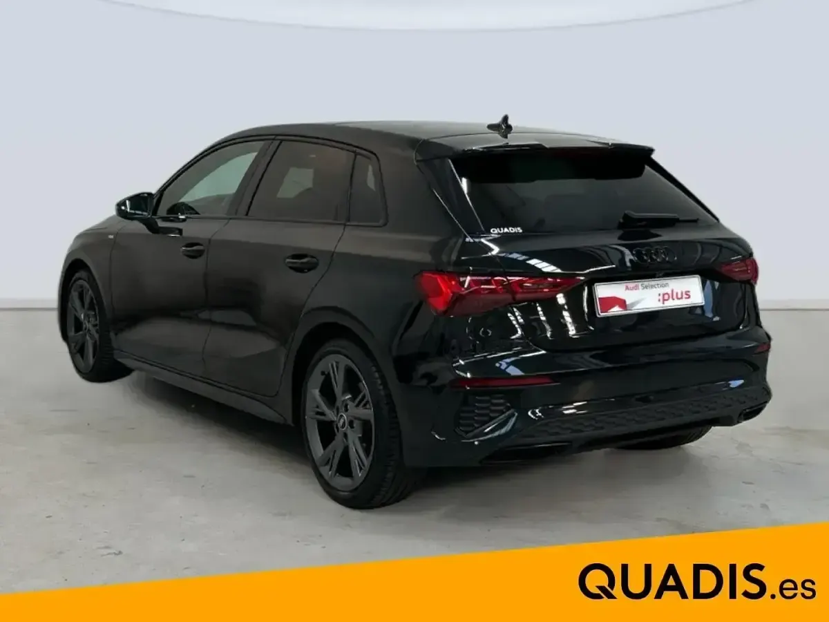 Usado Audi A3 Ambiente 150 CV (110 kW) 2022 Negro Berlina