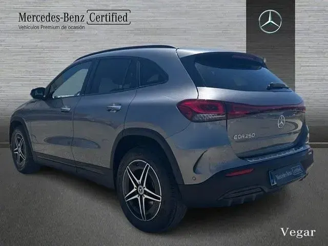 Usado Mercedes EQA250 139 kW (190 CV) 2022 Gris montaña SUV