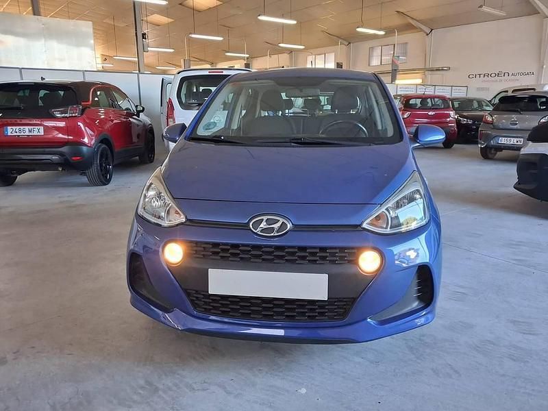 Usado Hyundai i10 67 CV (49 kW) 2020 Gris Utilitario