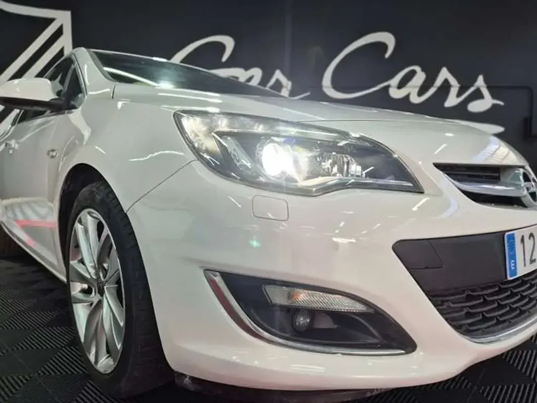 Usado Opel Astra Excellence 110 CV (80 kW) 2012 Blanco Utilitario