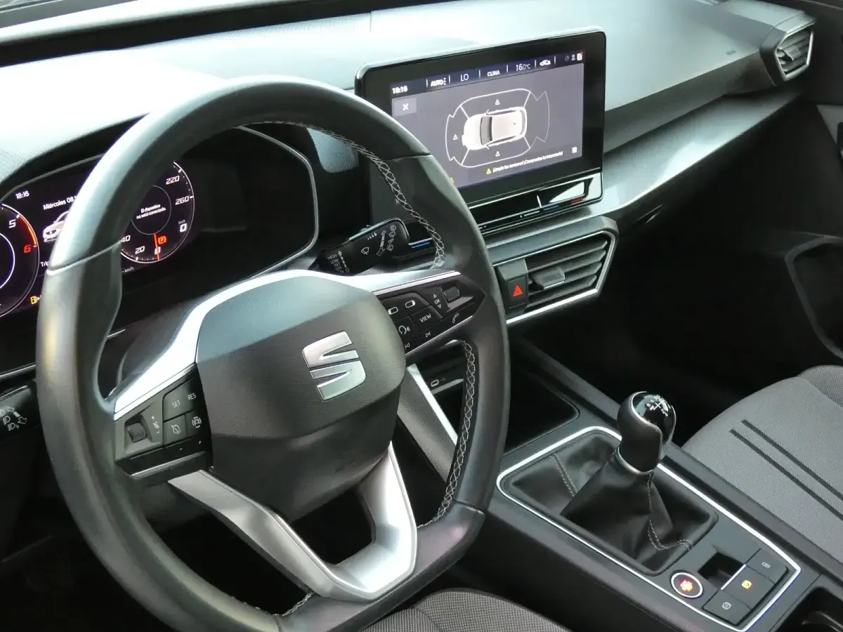 Usado Seat Leon Style 115 CV (84 kW) 2022 Blanco Berlina