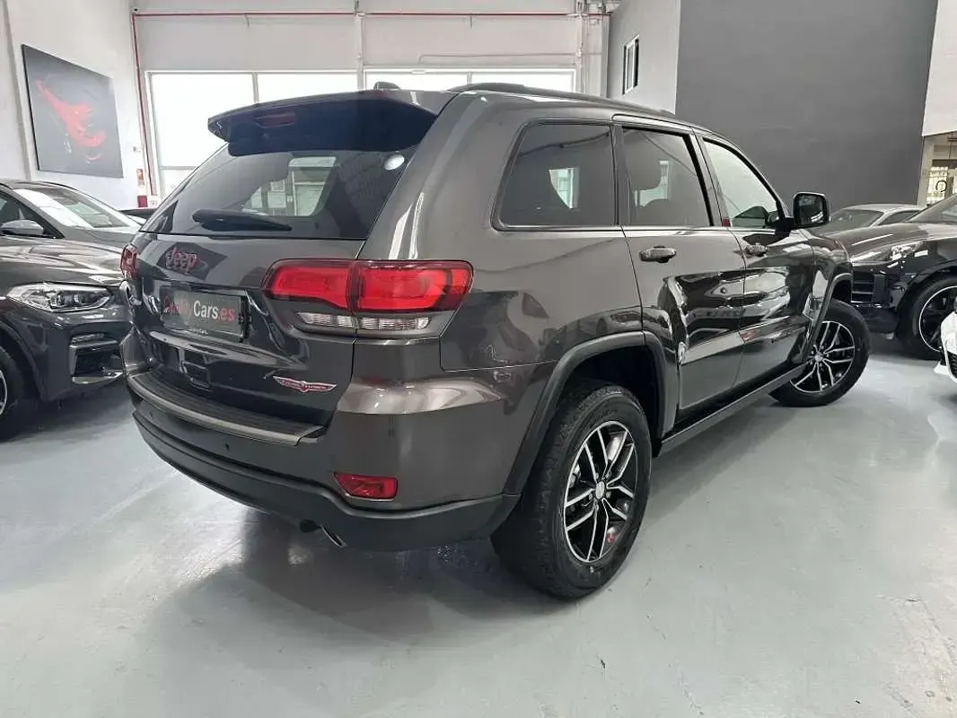 Usado Jeep Grand Cherokee Trailhawk 250 CV (183 kW) 2018 Gris SUV