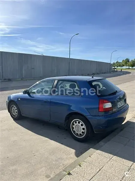 Usado Audi A3 Ambiente 102 CV (75 kW) 2002 Azul Utilitario